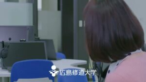 広島修道大学 CMのシーン10（01:21）