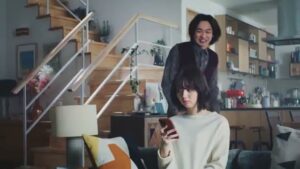 au CMのシーン3（00:02）