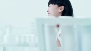 JCBデビット CMのシーン2（00:01）