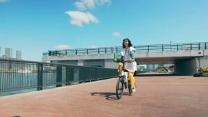 BESV CMのシーン1（00:00）