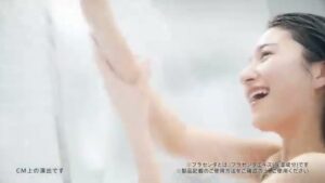 素肌しずく CMのシーン3（00:03）