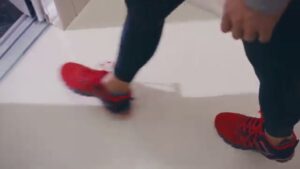 フジテック CMのシーン2（00:03）