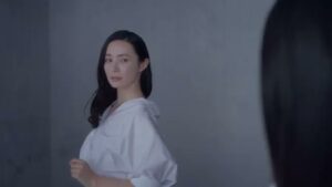 素肌しずく CMのシーン4（00:05）
