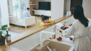 ユニバーサルホーム CMのシーン2（00:03）