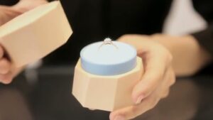 銀座ダイヤモンドシライシ CMのシーン8（00:11）
