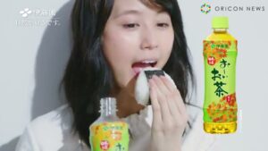 お～いお茶 CMのシーン9（00:13）