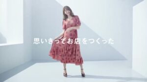 BASE CMのシーン4（00:05）