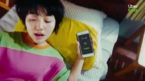 UberEats CMのシーン2（00:01）