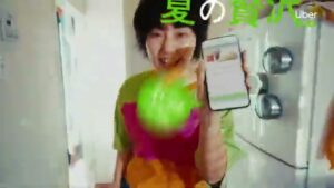 UberEats CMのシーン6（00:08）
