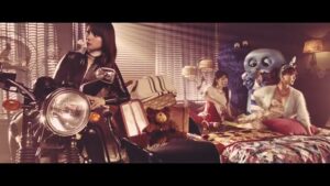 UQコミュニケーションズ CMのシーン3（00:06）
