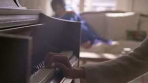 プリッツ CMのシーン1（00:03）