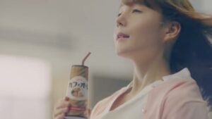カフェオーレ CMのシーン6（00:09）