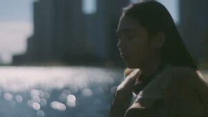 E-girls CMのシーン2（00:03）