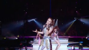 E-girls CMのシーン5（00:13）