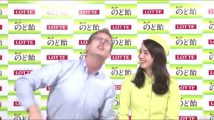 のど飴 CMのシーン10（07:36）
