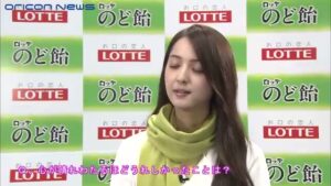 のど飴 CMのシーン7（03:03）
