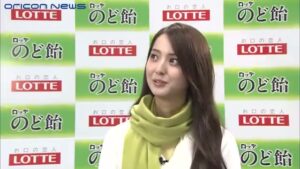 のど飴 CMのシーン8（03:33）