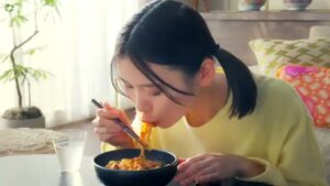 日清食品 CMのシーン1（00:06）