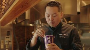 麺神 CMのシーン8（01:12）