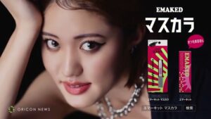 エマーキットマスカラ CMのシーン10（00:29）
