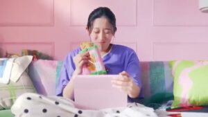 Fibee CMのシーン4（00:05）