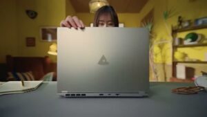 マウスコンピューター CMのシーン2（00:01）