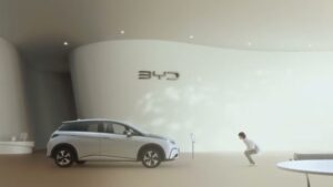BYD CMのシーン1（00:00）