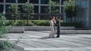 GU CMのシーン3（00:07）