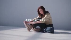 GU CMのシーン5（00:13）