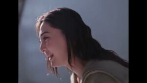 GU CMのシーン6（00:16）