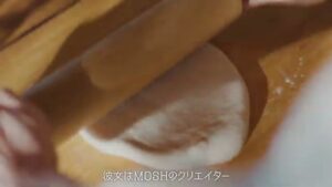 MOSH CMのシーン2（00:03）