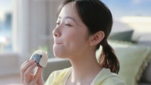 エースコック CMのシーン2（00:03）