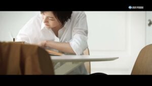 エドウイン CMのシーン8（01:36）