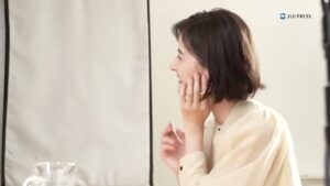 オージオ化粧品 CMのシーン9（03:41）