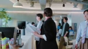 オカムラ CMのシーン5（00:13）