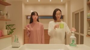 GUM CMのシーン1（00:00）