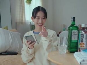 鏡月 CMのシーン4（00:10）