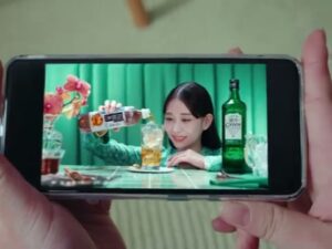 鏡月 CMのシーン6（00:16）