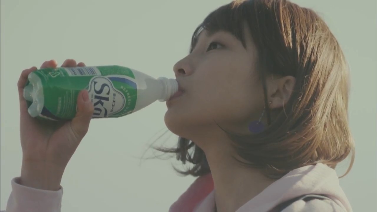スコール CM 牧ギャル「初めての愛」篇 「再会」篇