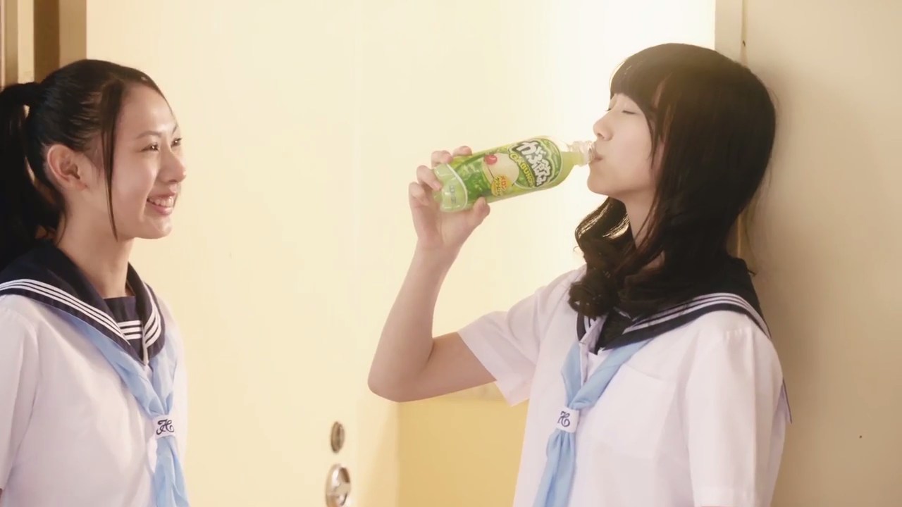 ポッカサッポロフード&ビバレッジ CM パネェーっす！がぶ飲みパイセン！「キッス大好きの巻」