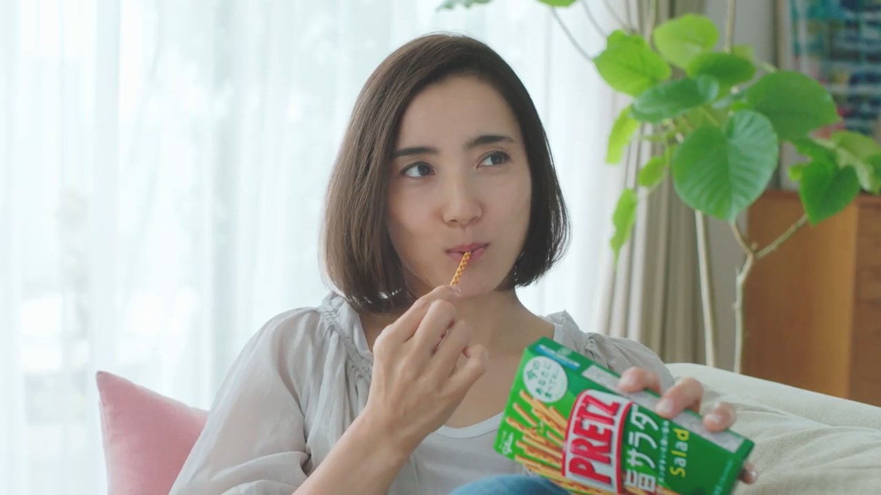 江崎グリコ CM プリッツ おひさしプリッツ！ 「夢中時間 デビュー」篇「夢中時間 アルバム」篇