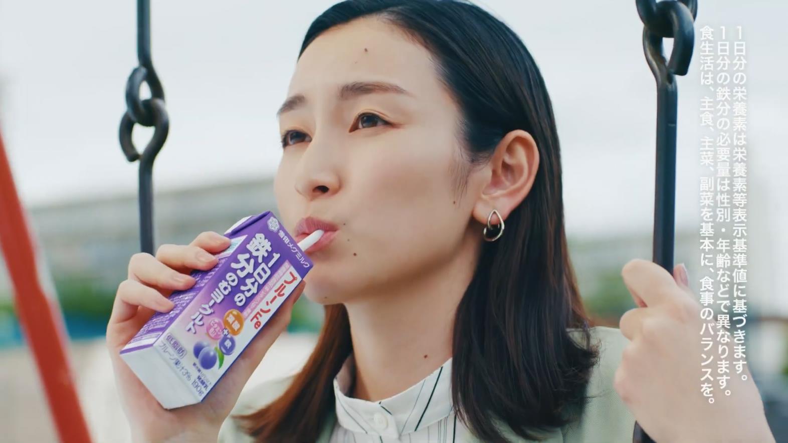 雪印メグミルク CM プルーンFe 1日分の鉄分のむヨーグルト 「自分に、鉄分、一日分。」篇