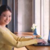 CM画像：「NECの14型」ノートPC。