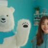 CM画像：ルームエアコン 白くまくん「こう見えてエアコンお掃除中」篇