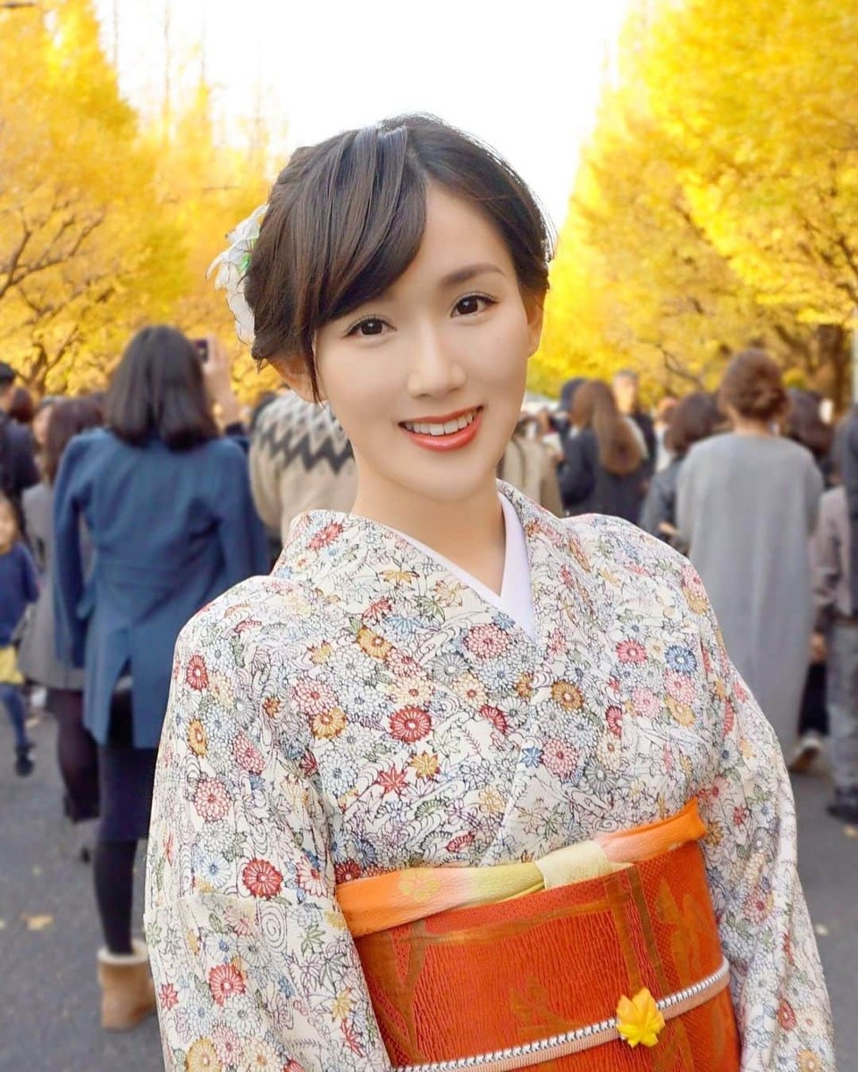 谷中麻里衣